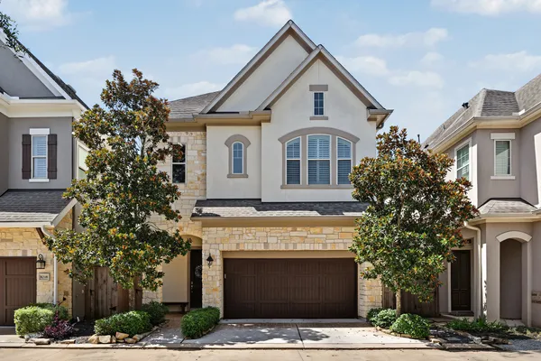 8222 MERLOT LN