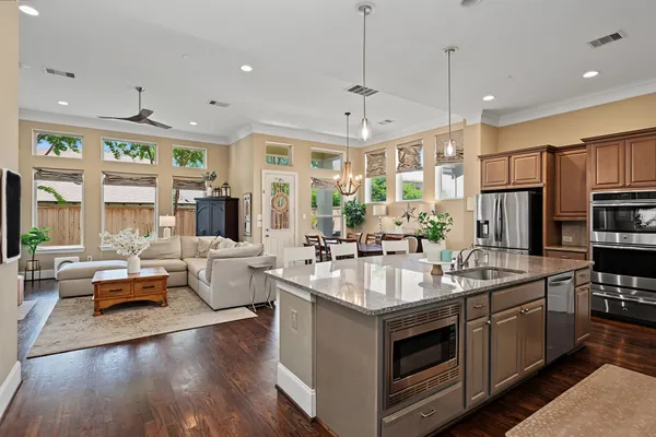 8222 MERLOT LN