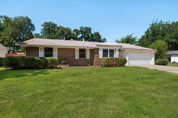 1410 CARSWELL TER