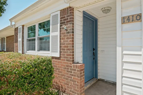 1410 CARSWELL TER