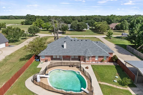 1089 OAK HOLLOW LN