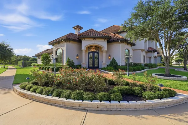 7 HAVEN SHORE LN
