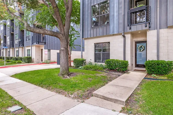 1916 HOPE WAY