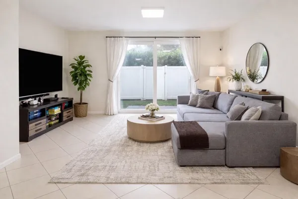8106 PRESTIGE COMMONS DR 8106