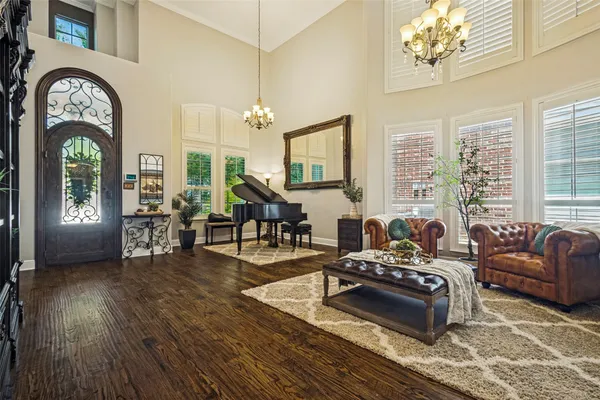 8704 WYATT CIR