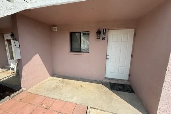 1301 PRIDGEN RD 1302