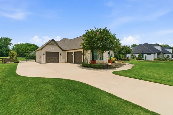 904 FINCHER TRL