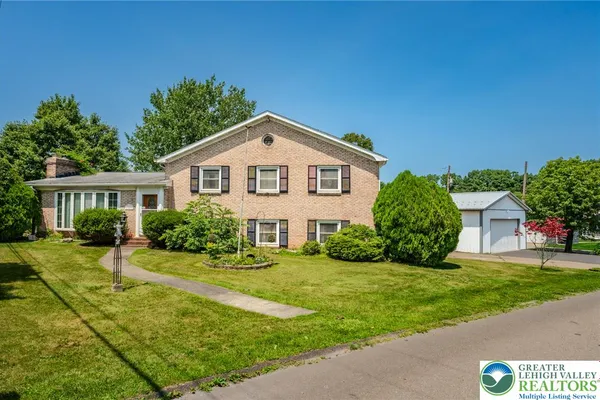 50 LINCOLN DR