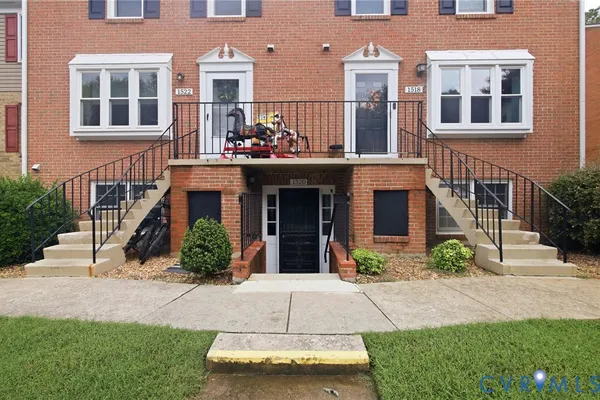 1520 FRONT ROYAL DR