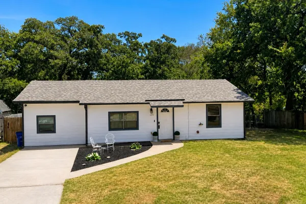 104 LYNN DR