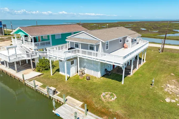 707 POMPANO LN
