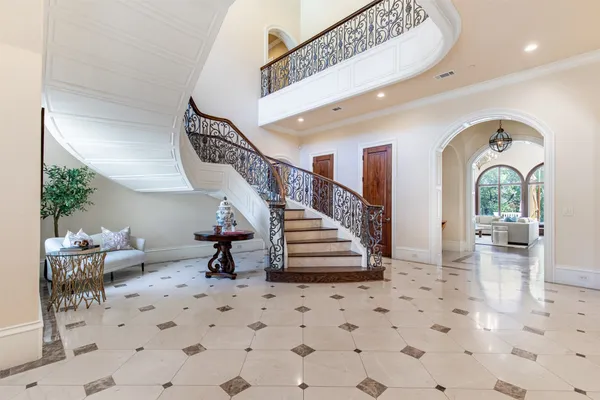 2933 BELCLAIRE DR