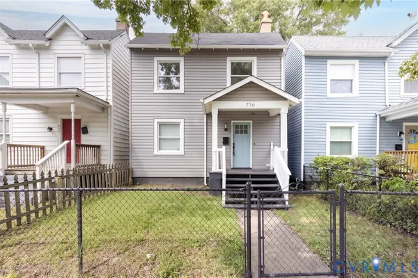 716 E GLADSTONE AVE