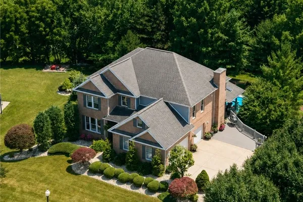 32 HAWTHORNE LN