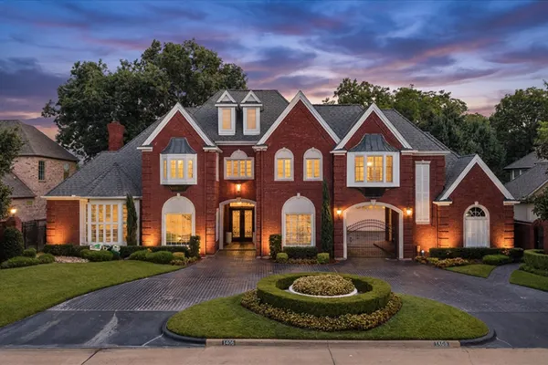 1405 BENTLEY CT