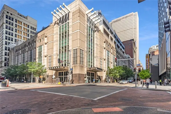 301 5TH AVE 606