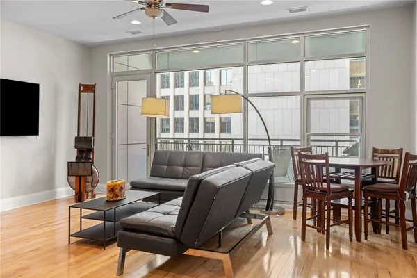 301 5TH AVE 606
