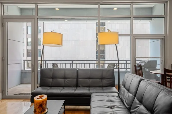 301 5TH AVE 606