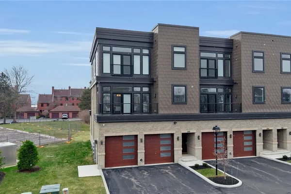 240 LAKEFRONT BLVD