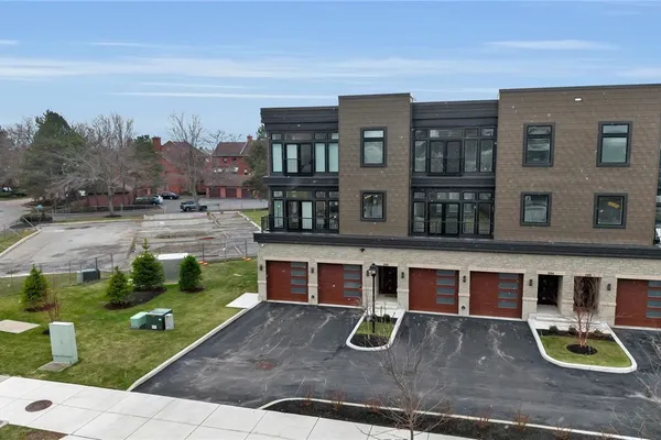 240 LAKEFRONT BLVD