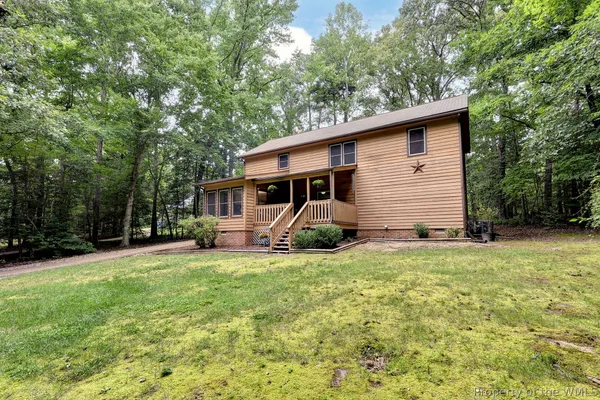 6 HEMPSTEAD CT