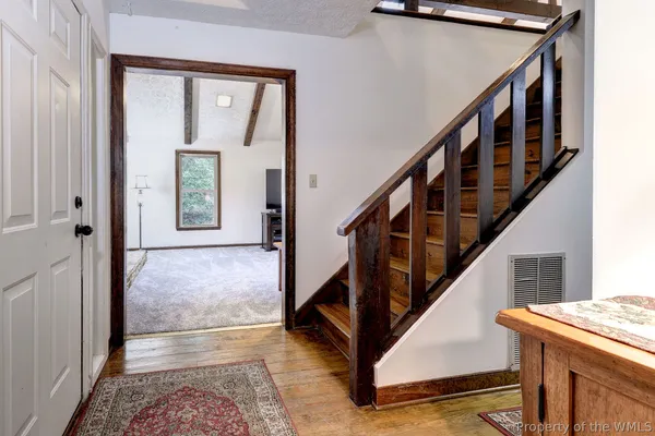 6 HEMPSTEAD CT