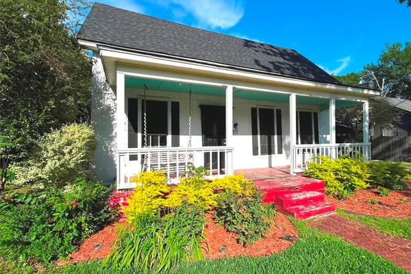 301 S MAIN ST