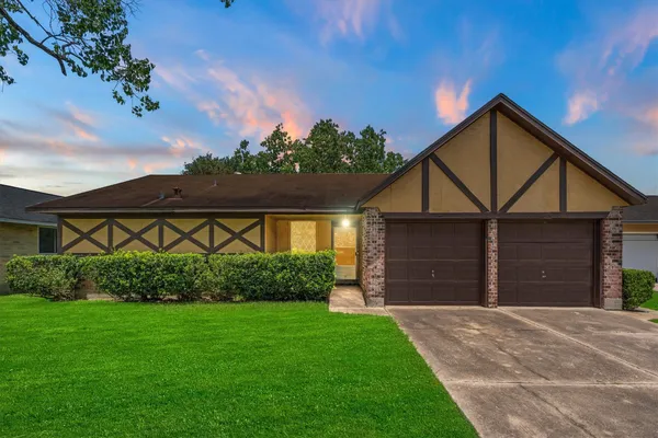 2502 WOODWILD DR