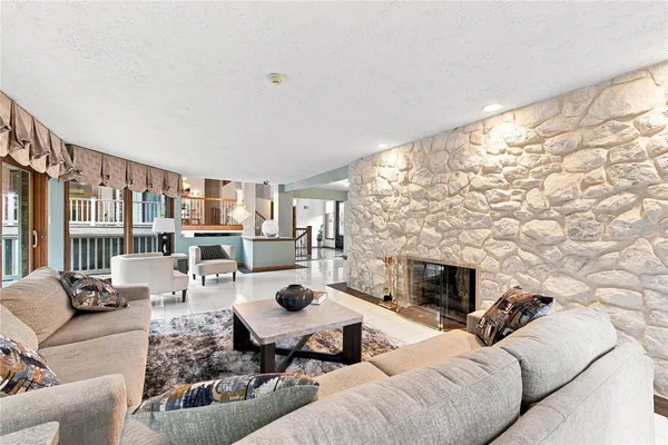 3150 DEERFIELD CT