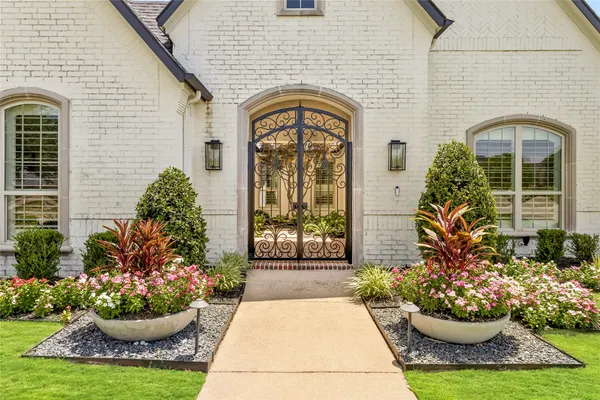 2120 MEADOW VIEW DR