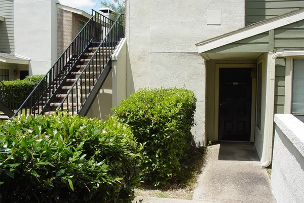 9605 WALNUT ST 12104