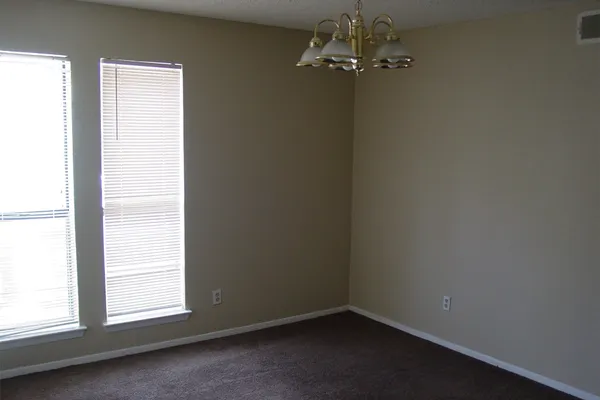 9605 WALNUT ST 12104