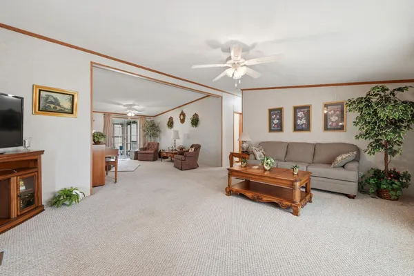 201 DAVIS SHELLEY CIR