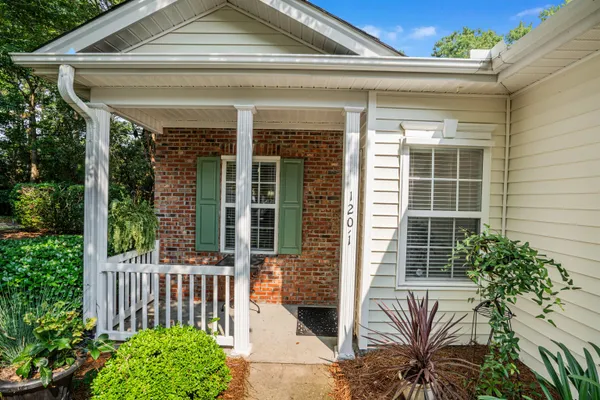 120 HIGHGROVE CT 1