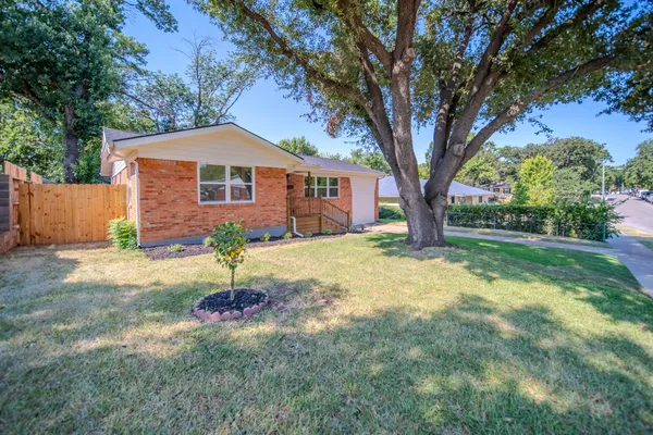 1140 FAIR OAKS DR