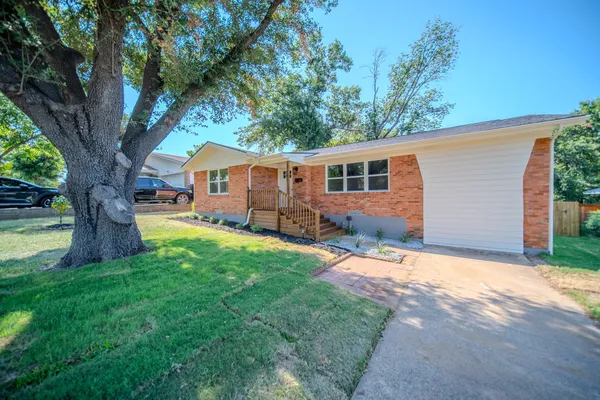 1140 FAIR OAKS DR