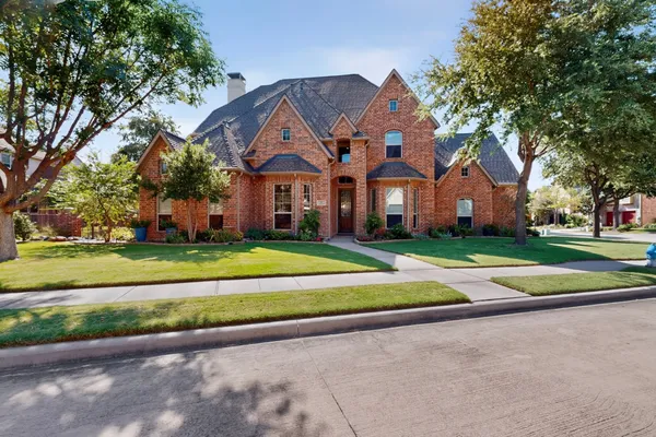 20 GLISTENING POND DR