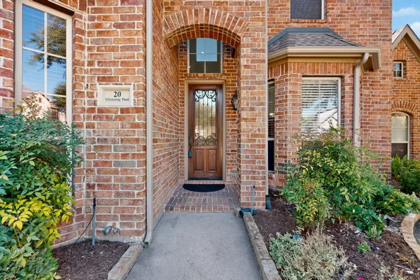 20 GLISTENING POND DR