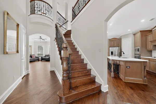 20 GLISTENING POND DR