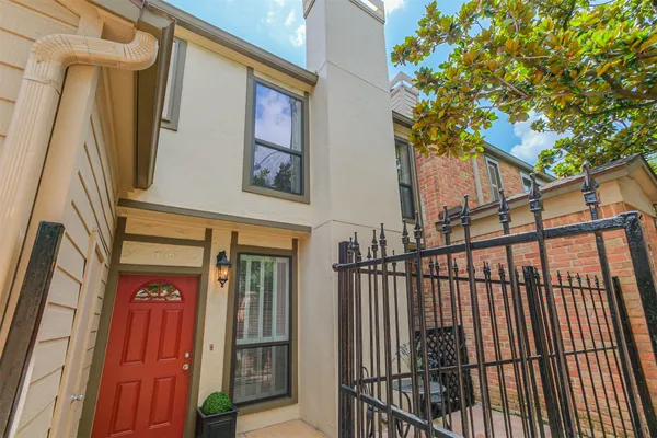1201 MCDUFFIE ST 106