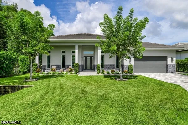 4 WILLOUGHBY DR