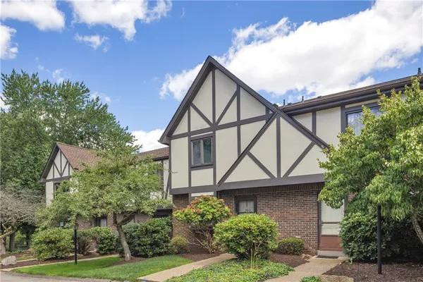 303 OLDE INGOMAR CT