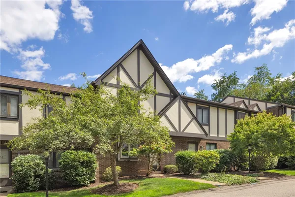 303 OLDE INGOMAR CT