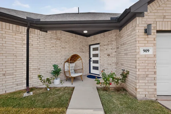 909 MARCELLUS CT