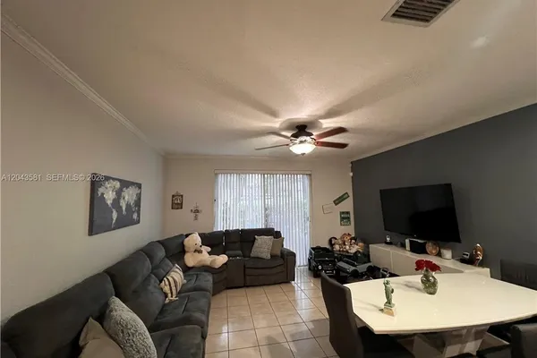 7820 CATALINA CIR