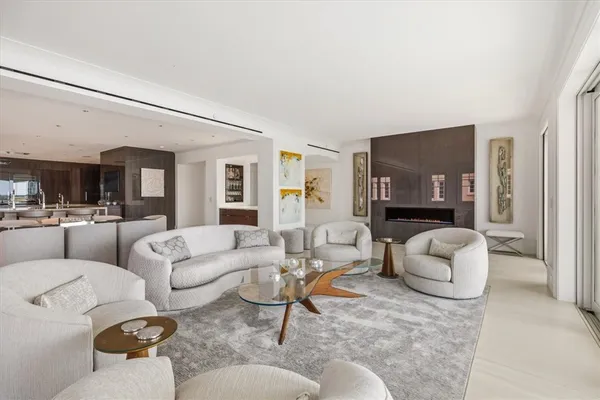 7 ROYAL PALM PT PH W