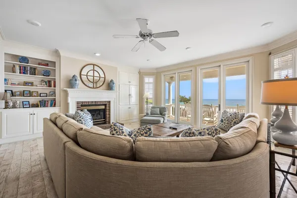 324 SEA OATS CIR