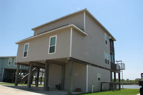 32 TROUT LN