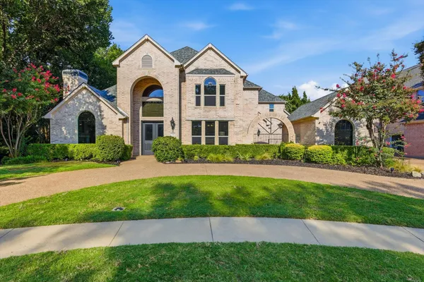 728 CASTLE CREEK DR