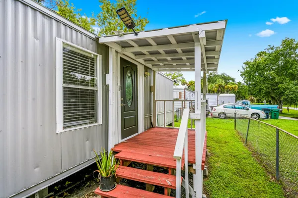 5133 MELISSA LN